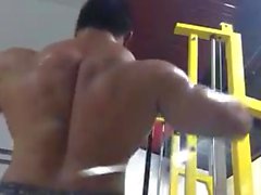 Huge Thai bodybuilder flexing