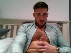 Gorgeous Str8 guy cums on cam #5