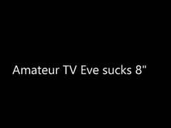 Amateur TV Eve sucks a 8 inch