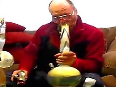 Old man gets orally lungbusted by thick bong
