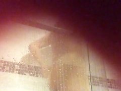 camera cachee garcon dans la douche 02