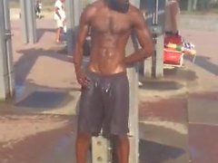 Str8 freeballing in beach shower